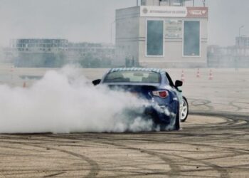 Drifting Off to Pavement will cause Safety Risks Explained