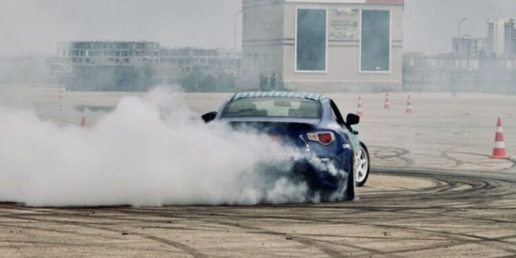 Drifting Off to Pavement will cause Safety Risks Explained