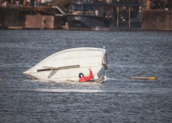 Your Boat Capsizes and Floats Away: What should you do now?